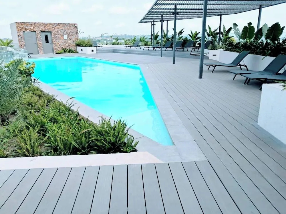 Unique 2 BDR Apartment at Loxwood House With Rooftop Pool and Gym