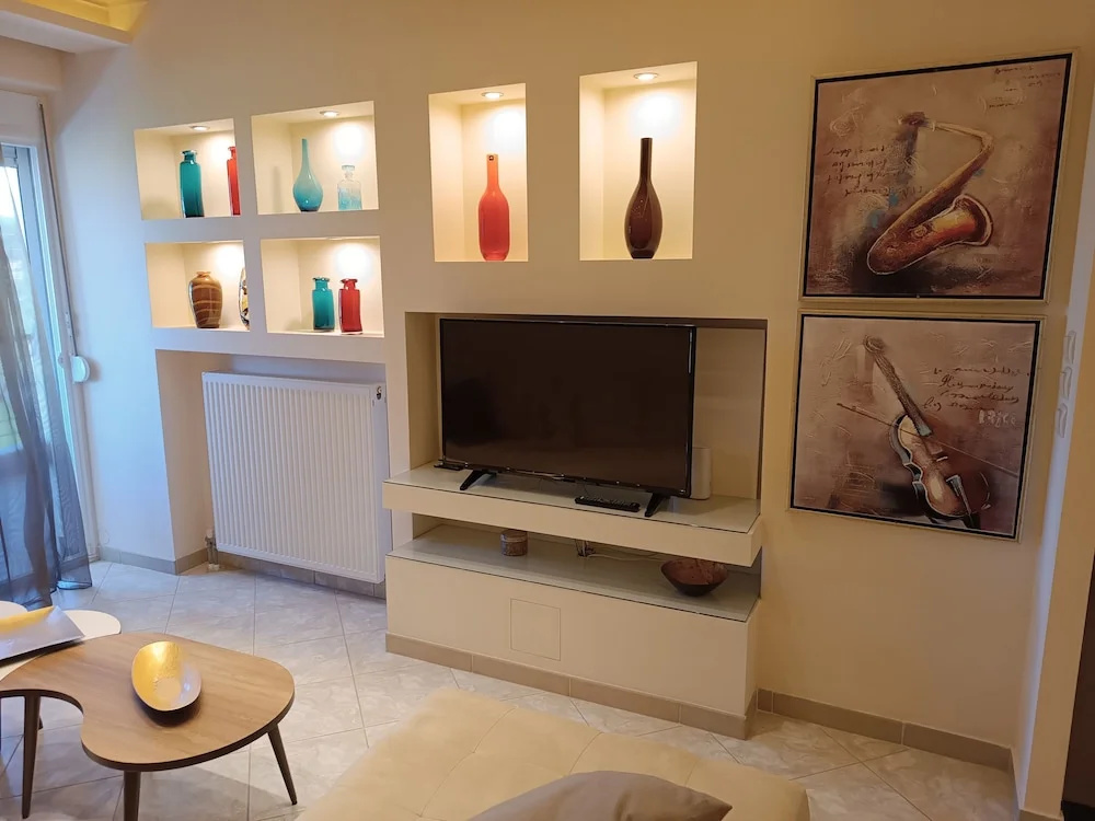 Zeus Luxury Suite in Nea Flogita
