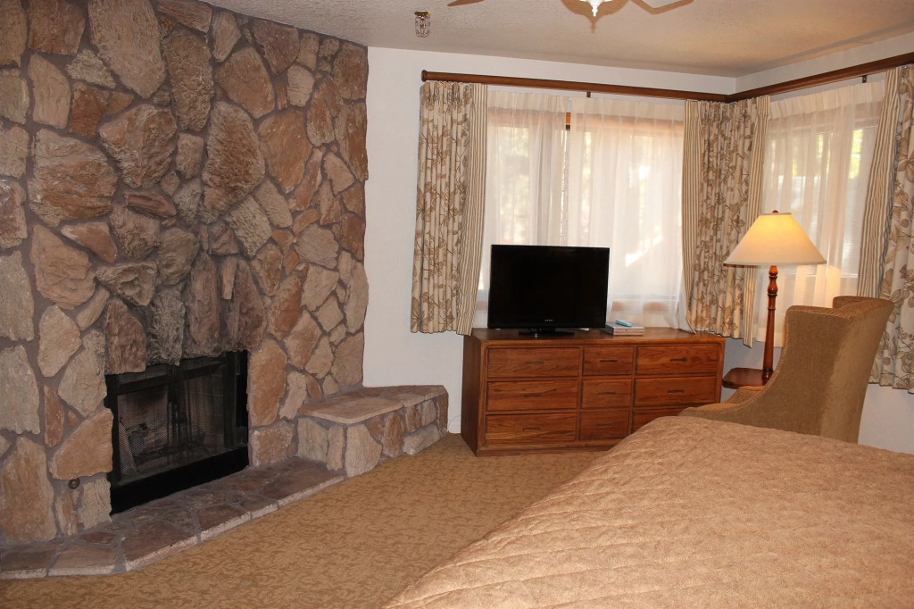 Snow Lake Lodge