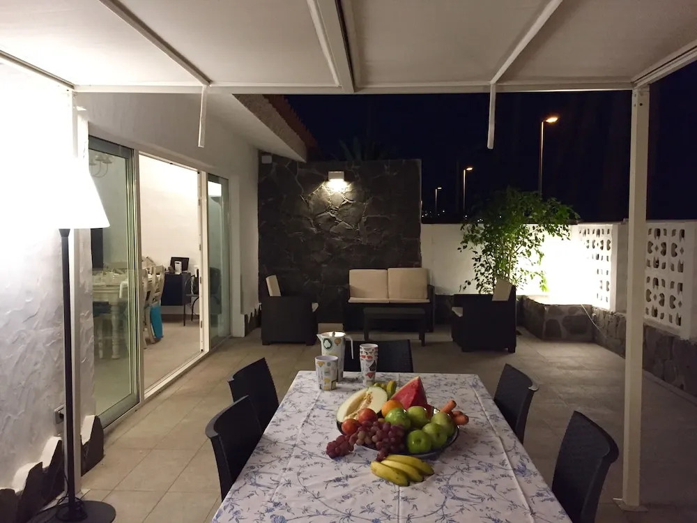 Villa 6 People, Heated Pool, Seafront, Great Location