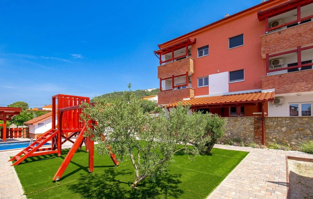 Stunning Apartment in Banjol With 1 Bedrooms, Wifi and Outdoor Swimming Pool