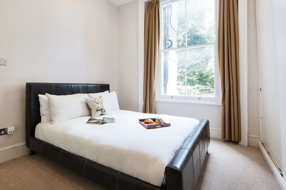 The Eardley Crescent Apartment - BAJ