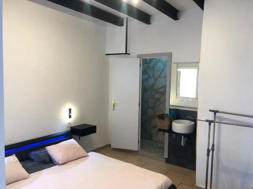 Rooms in Seafront Villa
