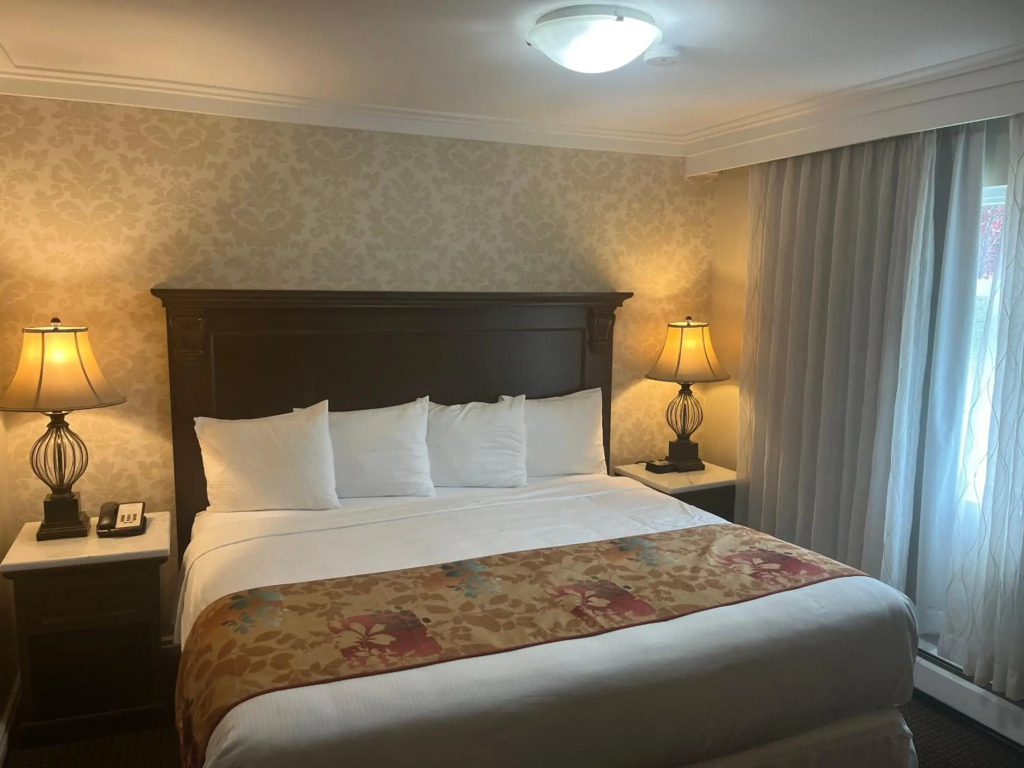Arbutus Inn