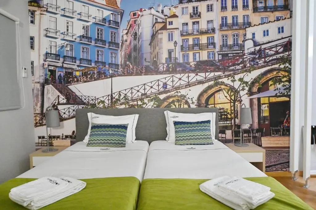 Famous Crows Lisbon Suites