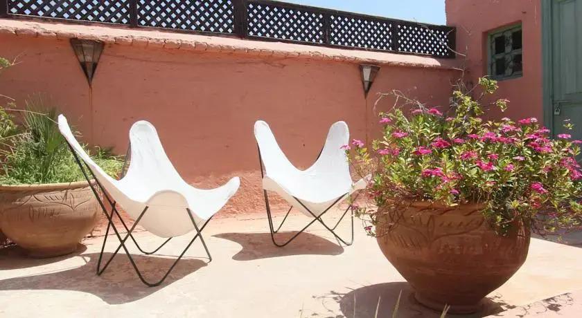 Riad dar lakbira