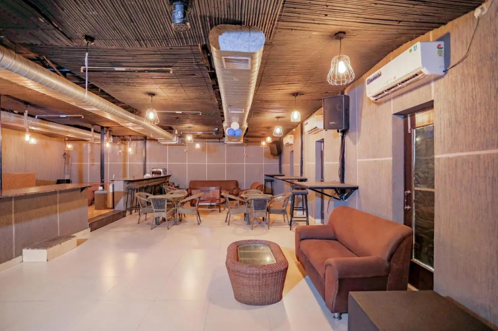 Fabhotel Traika Inn