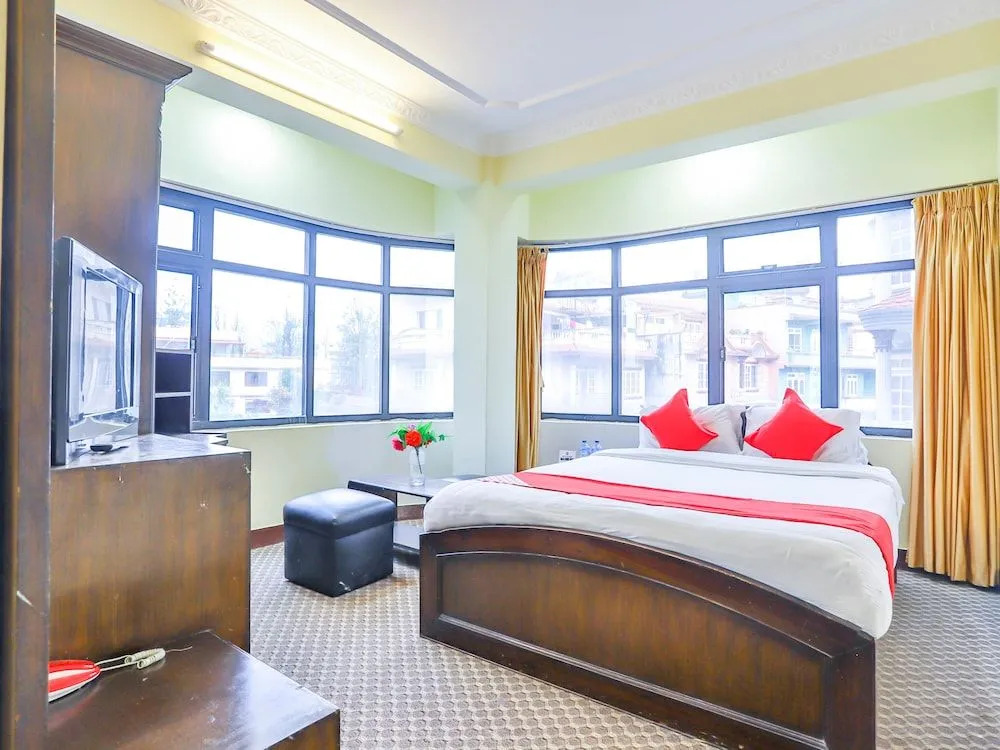 OYO 608 Hotel Aradhya Palace