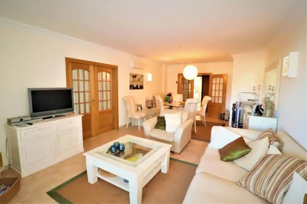 Stylish 2BR Apartment With Pool, Parking & Wifi
