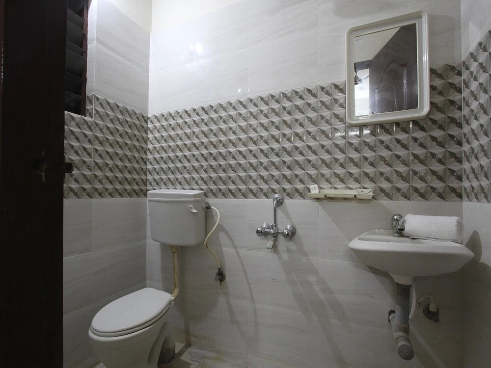 OYO 15860 Navanna Residency