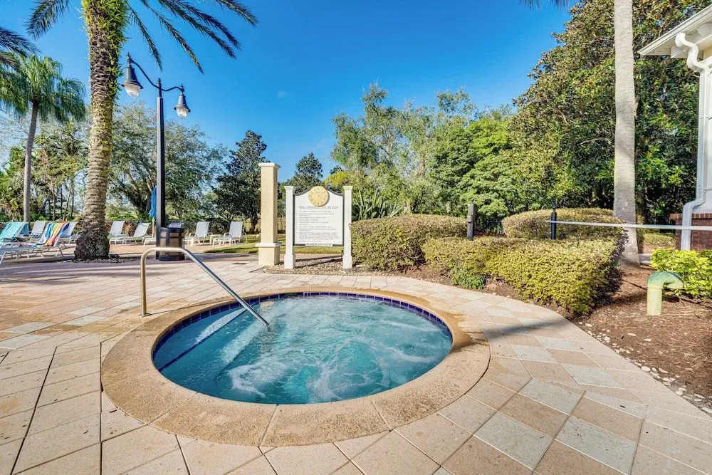 12 Mi to Wdw: Resort Condo w/ Community Hot Tub!