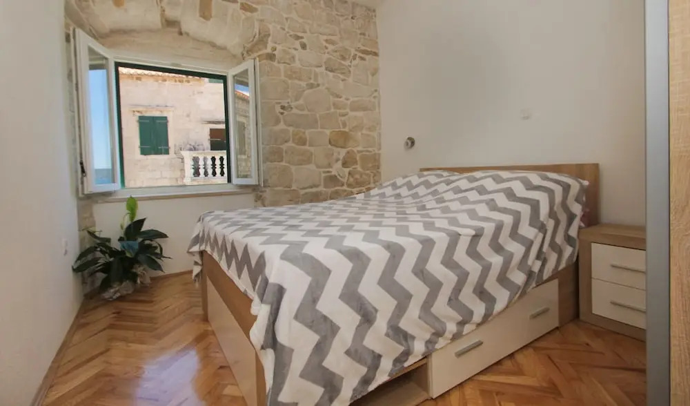 Modern apt in the Stone House in the Very Center