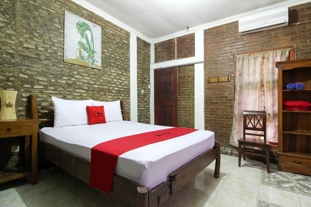 RedDoorz near Rumah Sakit Wirosaban