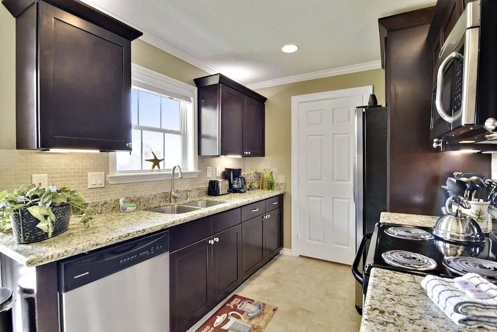 Dawn 935 - 1 Br Condo