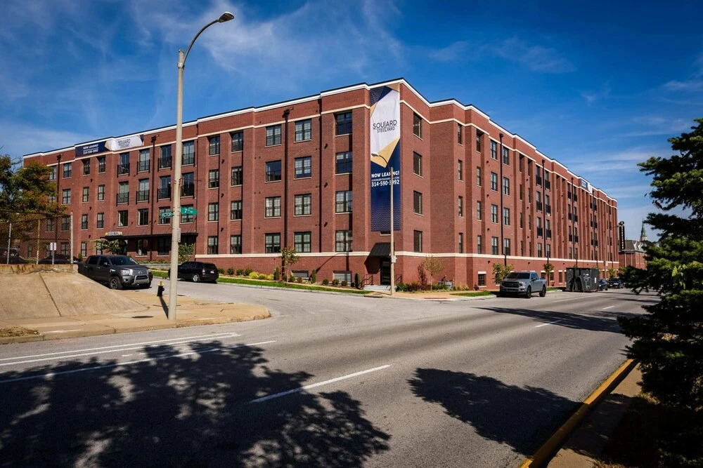 Steelyard - Modern Soulard Apts with Pool by Zencity