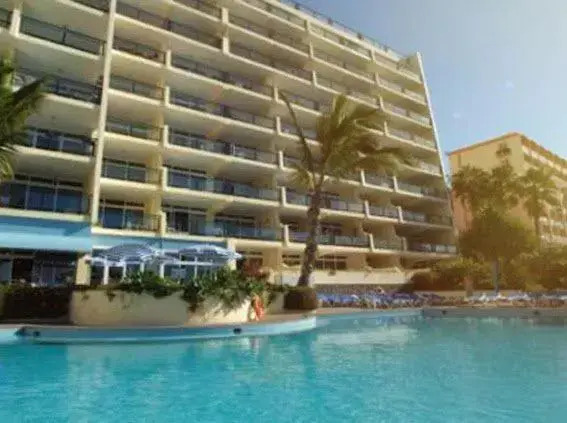 Cosy apartment with sea view and pool