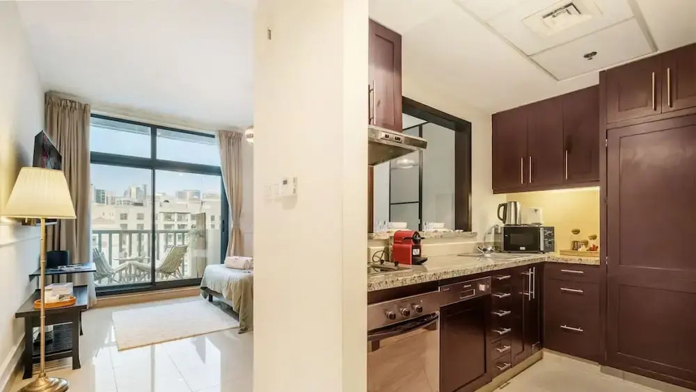Canal View Studio Near Marina Palm Jumeirah