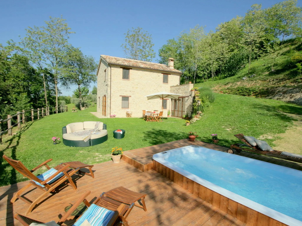 Luxury Stay with Garden