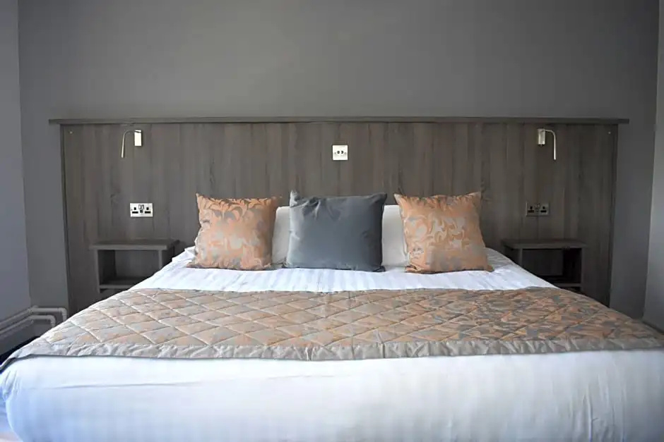 Sandown Park Lodge