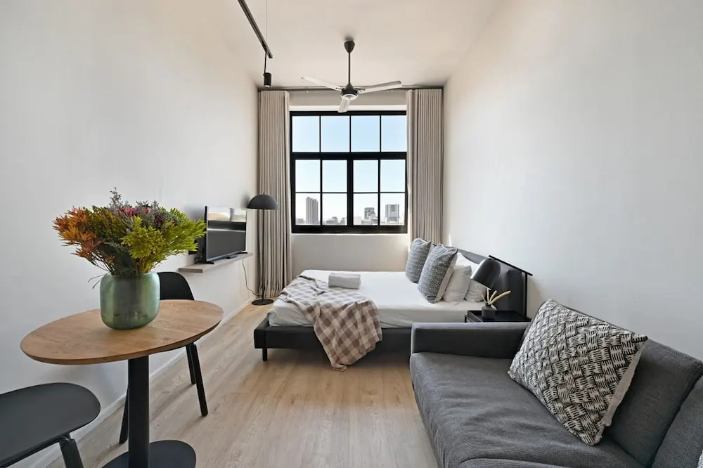 Modern Apt Co-working East City