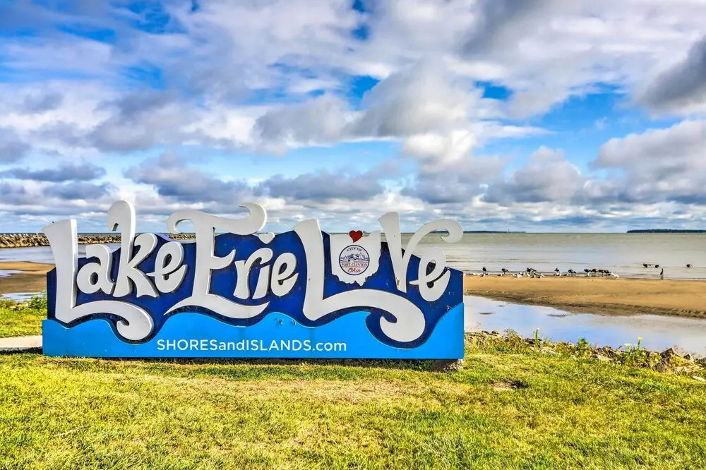 'sweetwater Hideaway' - Blocks to Lake Erie!