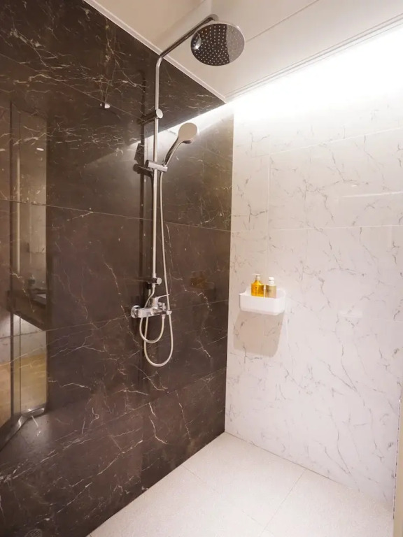 Interact China Fine Condo - Novotown
