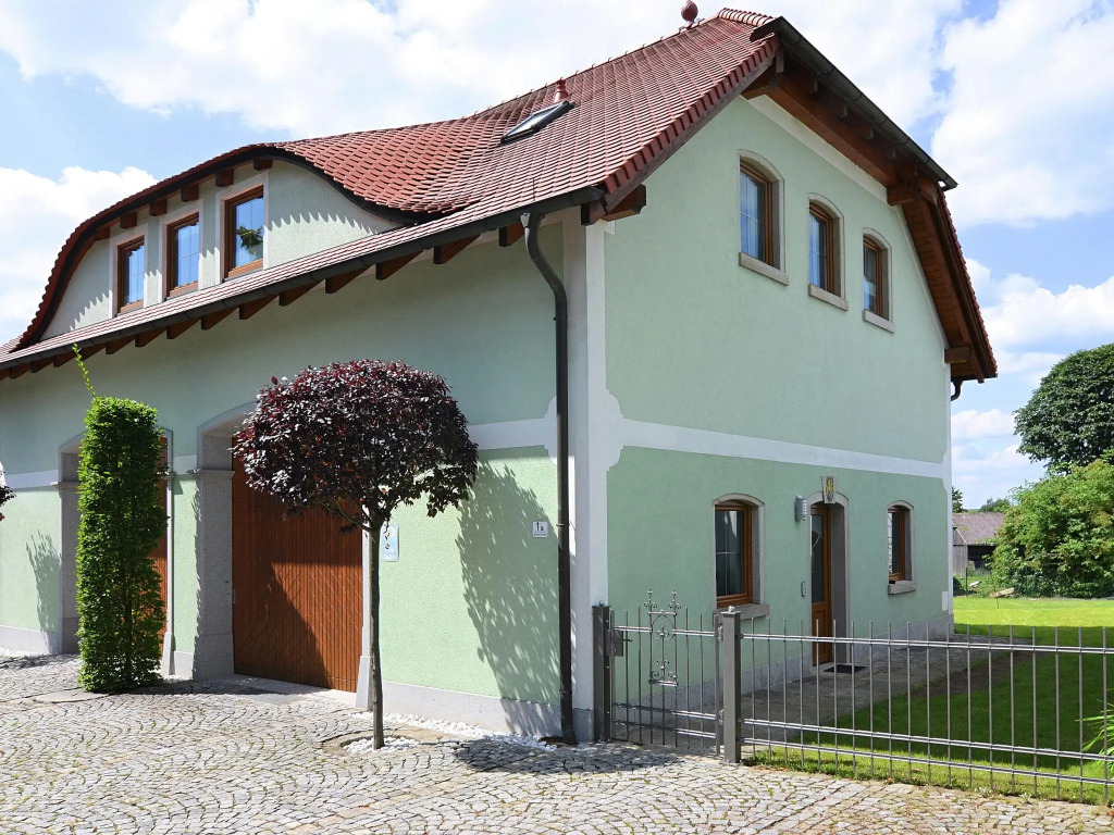 Modern apartment in Bavaria with floor heating and garden, located directly at the Jakobusweg
