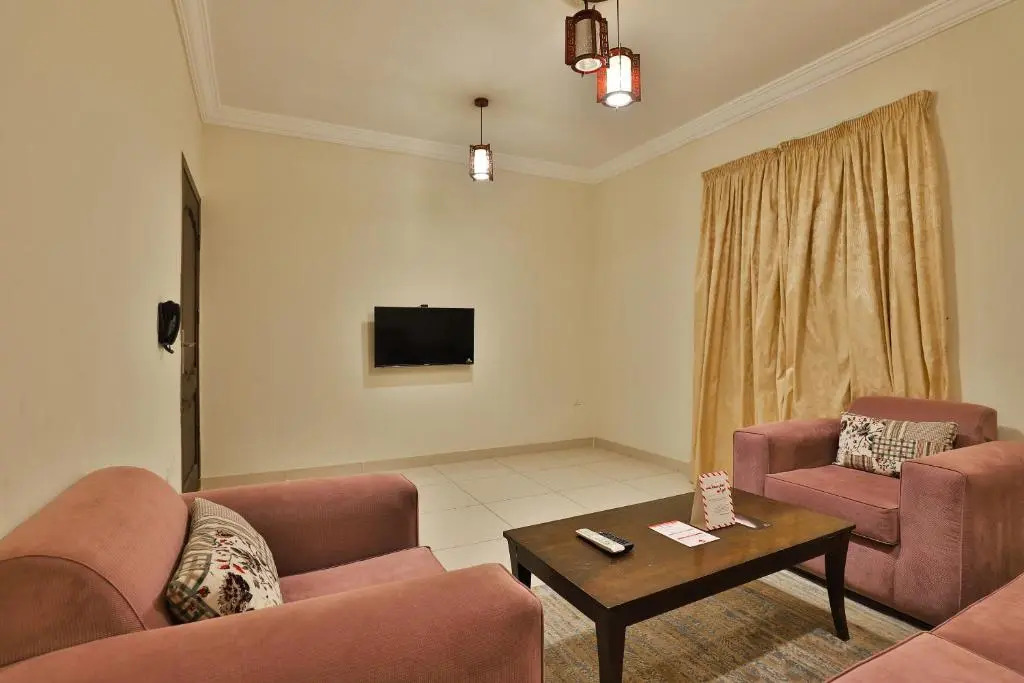OYO 208 Roshan Hotel Suites Hera