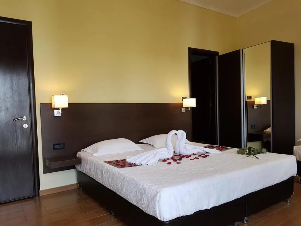 Sonia Hotel & Suites