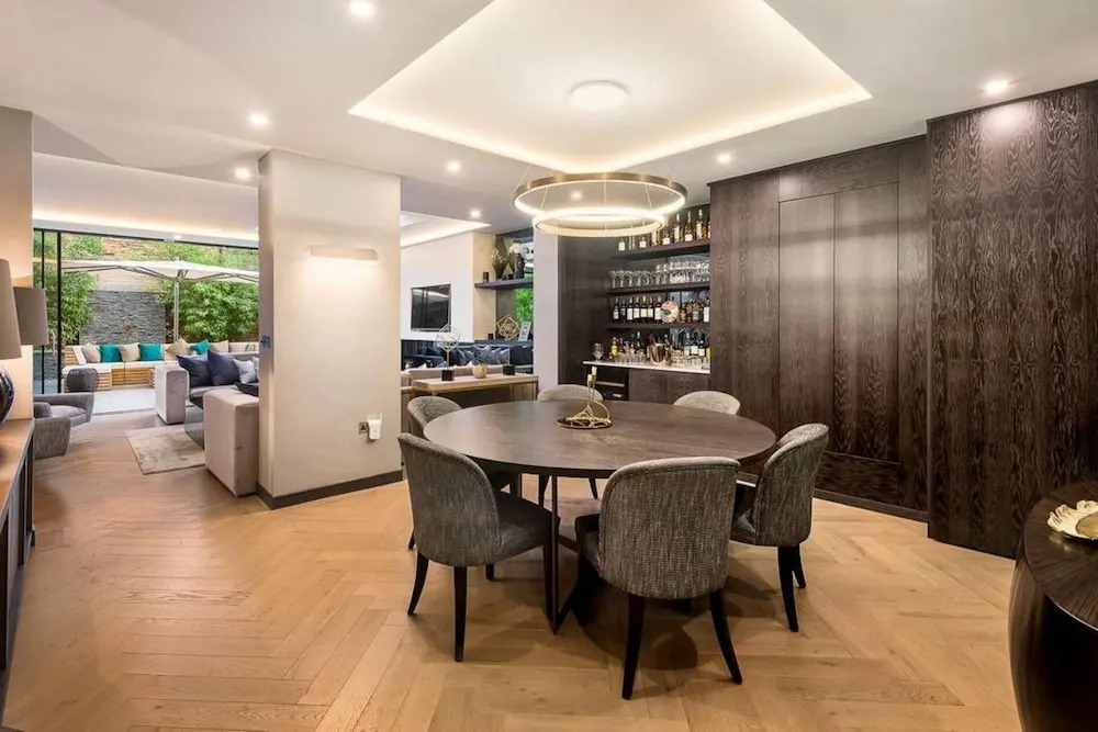 3 Bedroom Apartment With Garden in Knightsbridge
