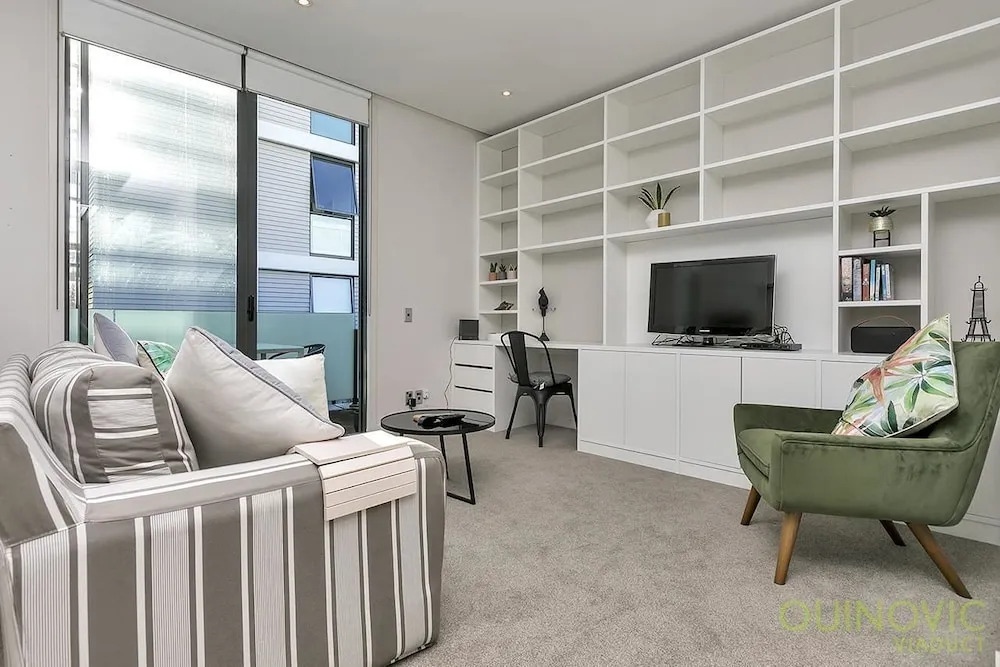 QV Spacious Viaduct Harbour Apartment - 819