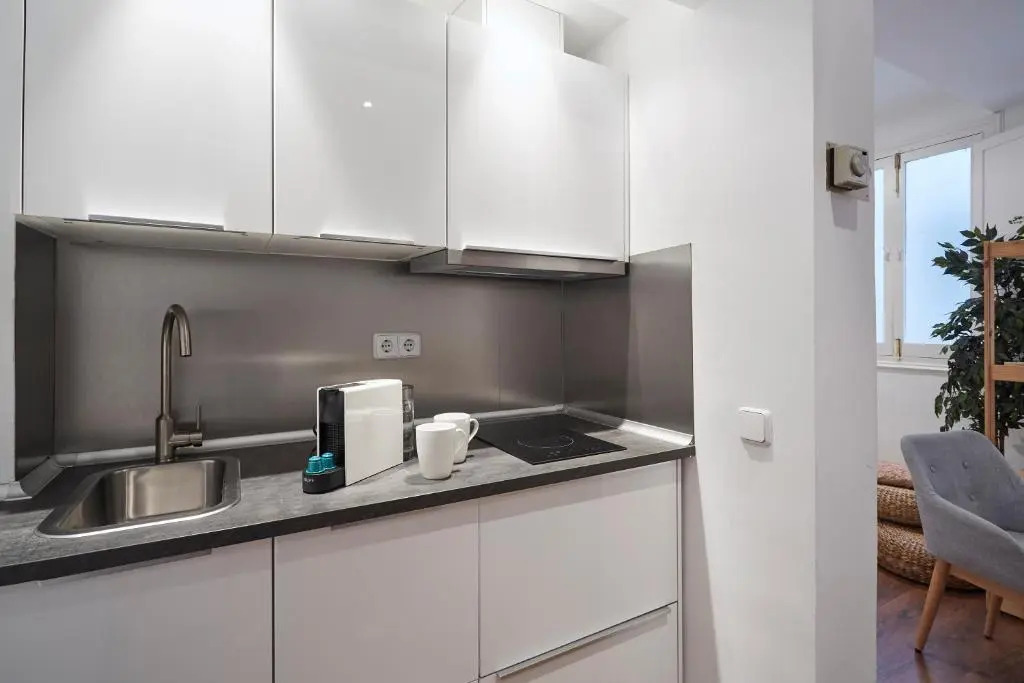 LEEWAYS APARTMENT IV in ALCALÁ 99