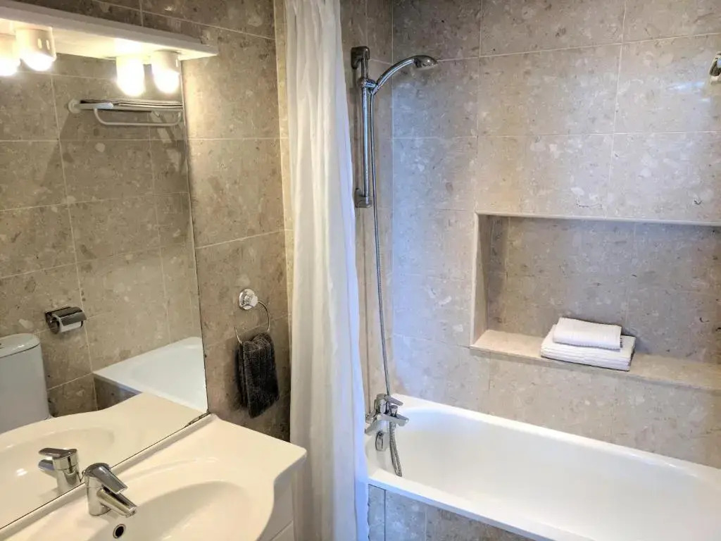 Citilet Louis Blanc 1,2,3 - Three gorgeous, open-plan apartments