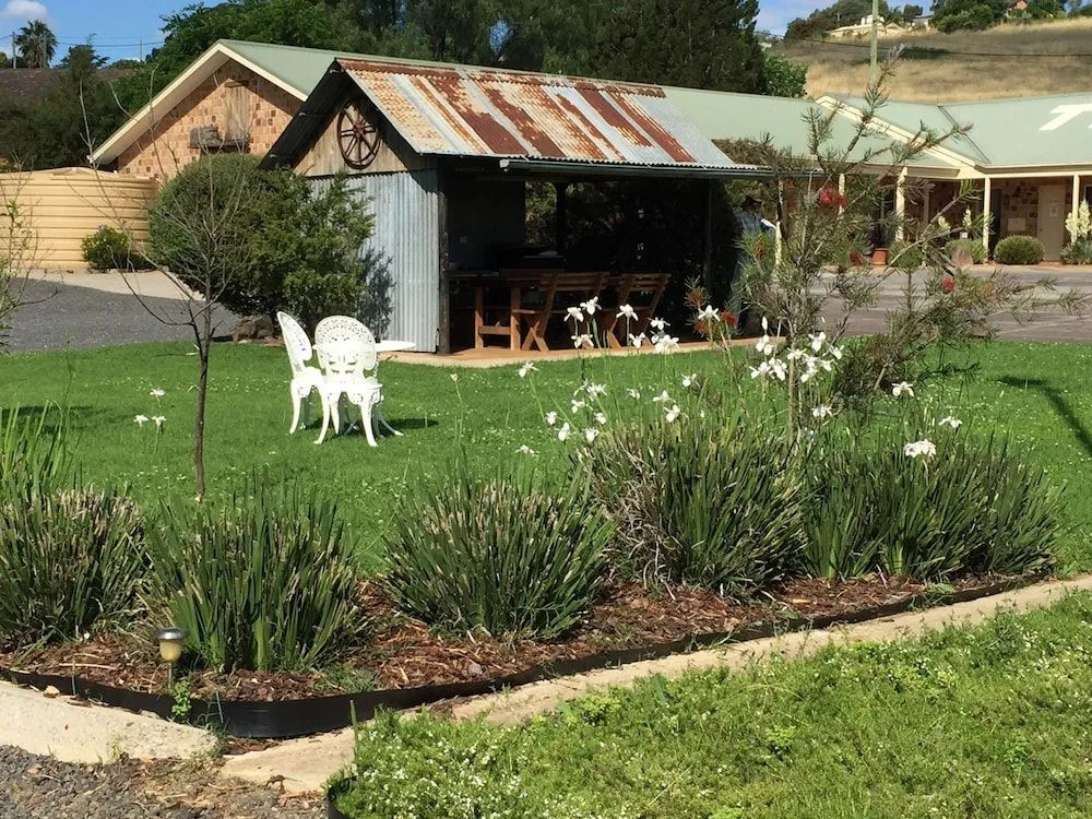 Tuckerbox Motor Inn