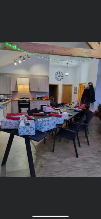 King Richards Luxury large Lodge sleeps 8 at Fairview Farm Near Sherwood Forest in Ravenshead Nottingham set in 88 acres of Farm Land with Great Walks,Views,Pet Animals