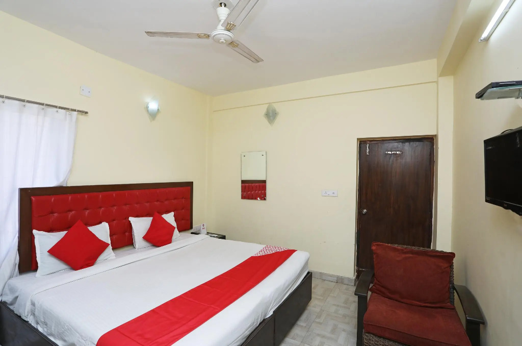 OYO 1949 Hotel Surya Garden