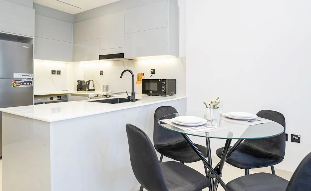 HomesGetaway Cozy 1BR in Binghatti Canal
