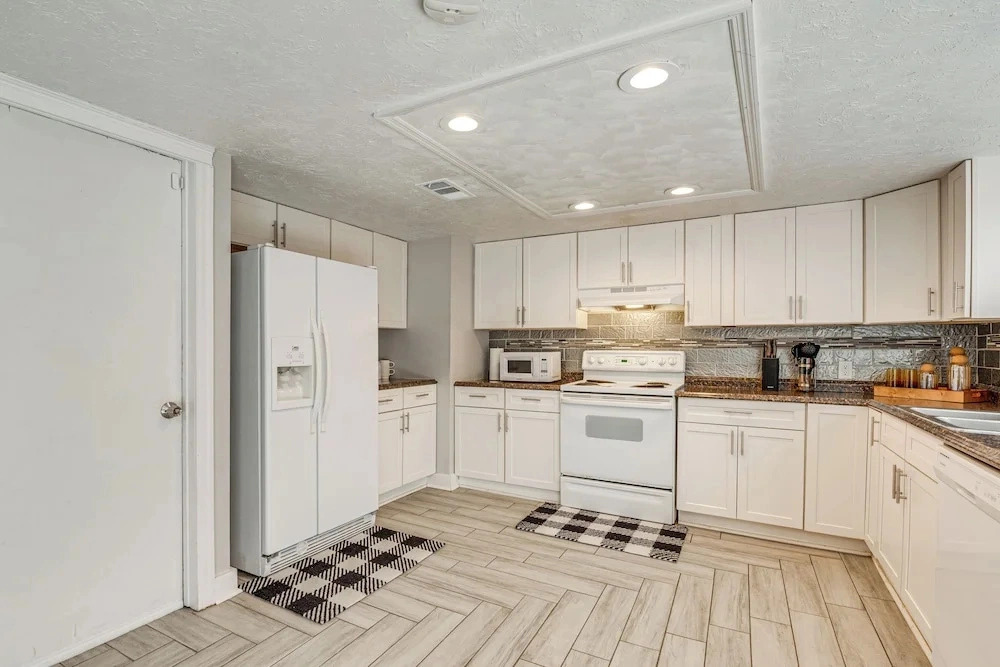 Explore Atl! Chic Home Base Near Mercedes-benz