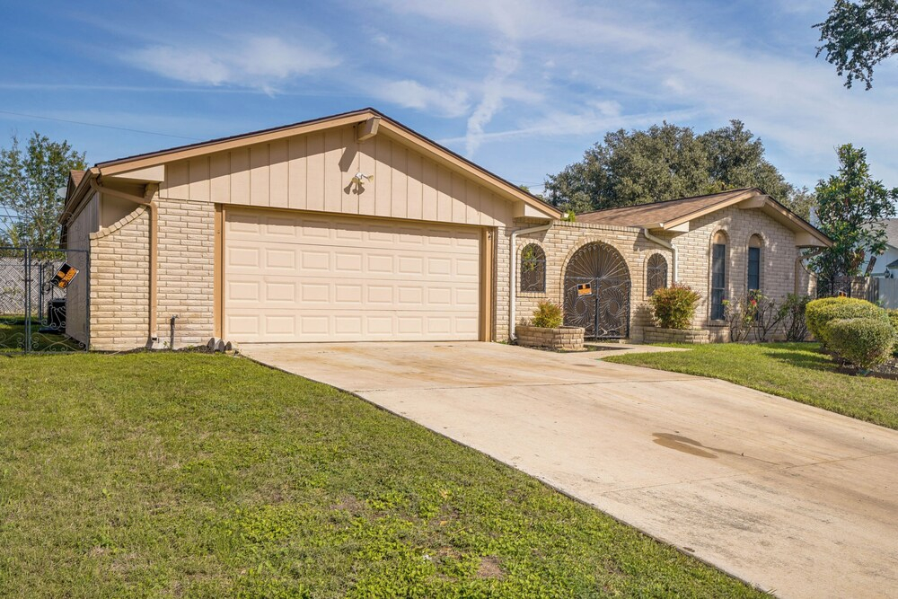 San Antonio Home w/ Private Pool: 5 Mi to Downtown