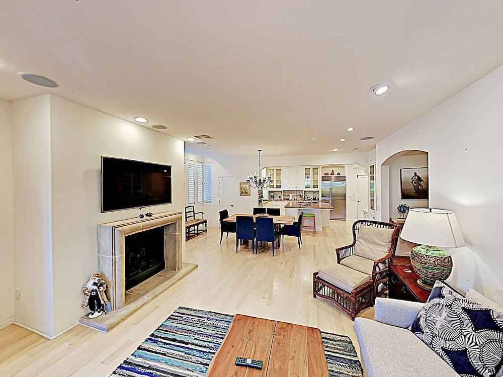 217 Santa Barbara St Duplex 2 Bedrooms 2 Bathrooms Duplex
