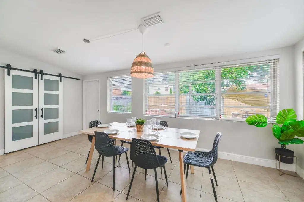 Amazing 3BR House 5 minutes from Marlins Park