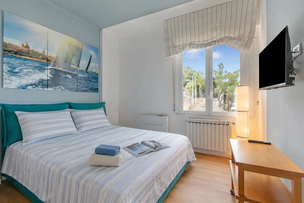 Kenyon Charm - Total Sea View