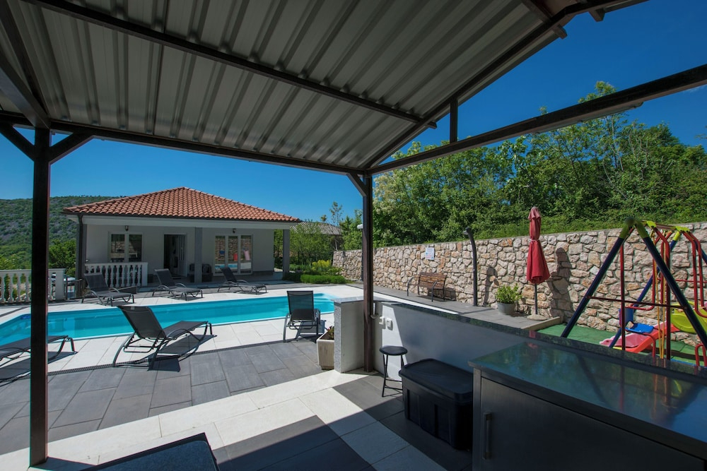 House Bribirska Vila
