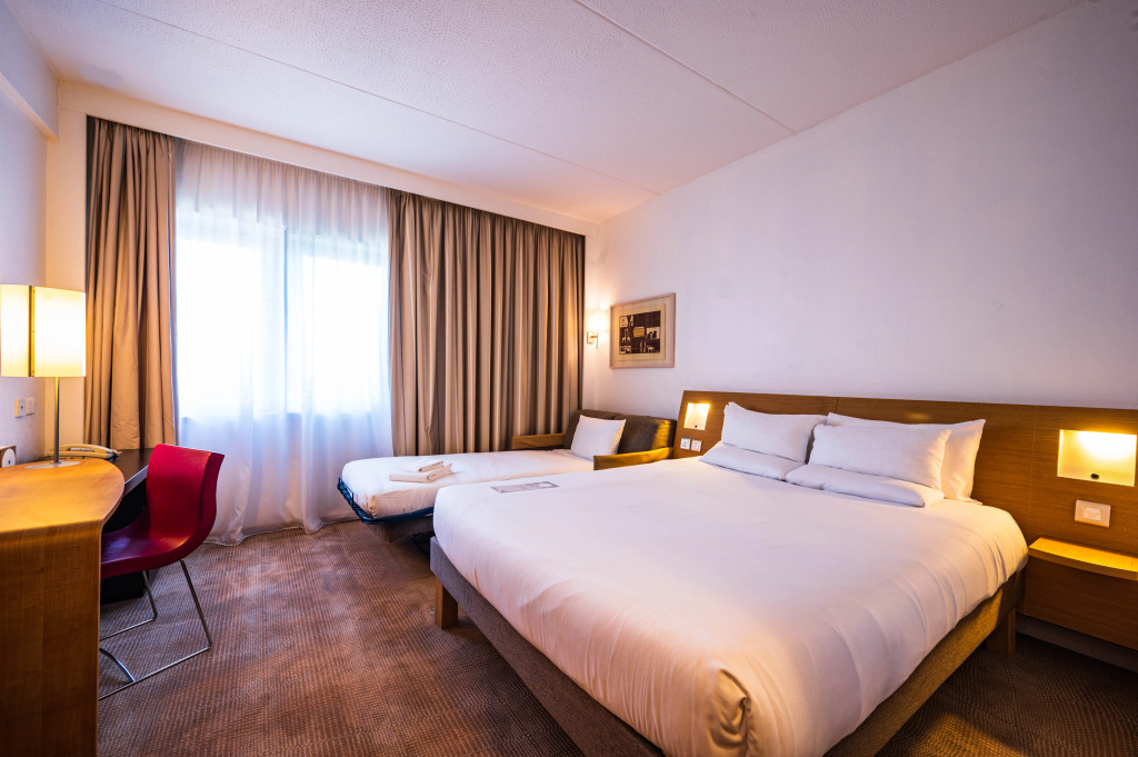 Novotel London West