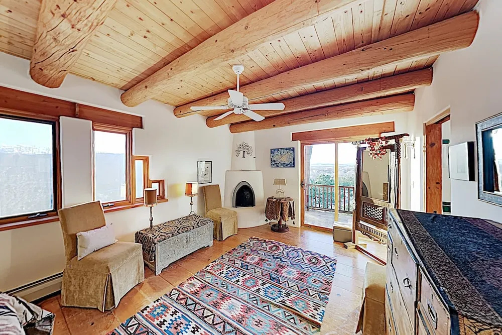 Extraordinary Private W/ Pool & Hot Tubs 6 Bedroom Home