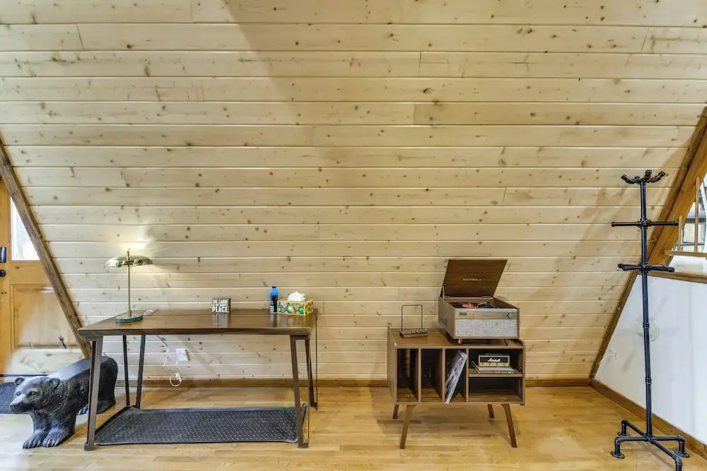 Wooded Retreat w/ Private Hot Tub in Evergreen