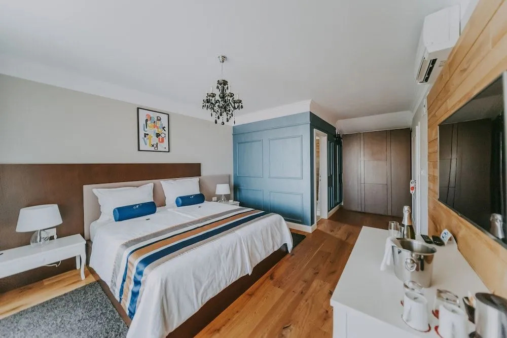 Rooms ''N''