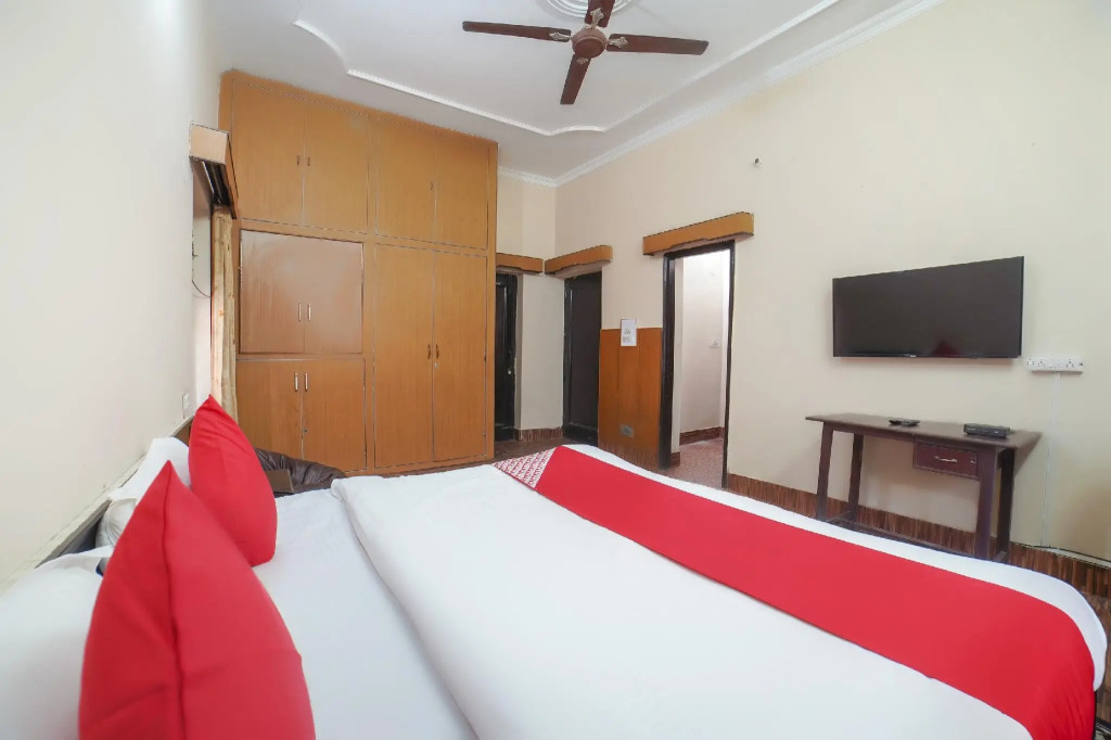 OYO Flagship 75529 Gk Villas