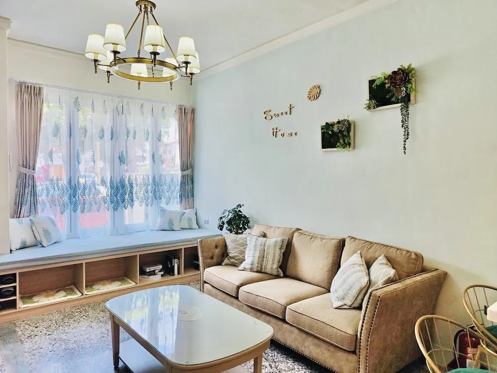 6 person single house