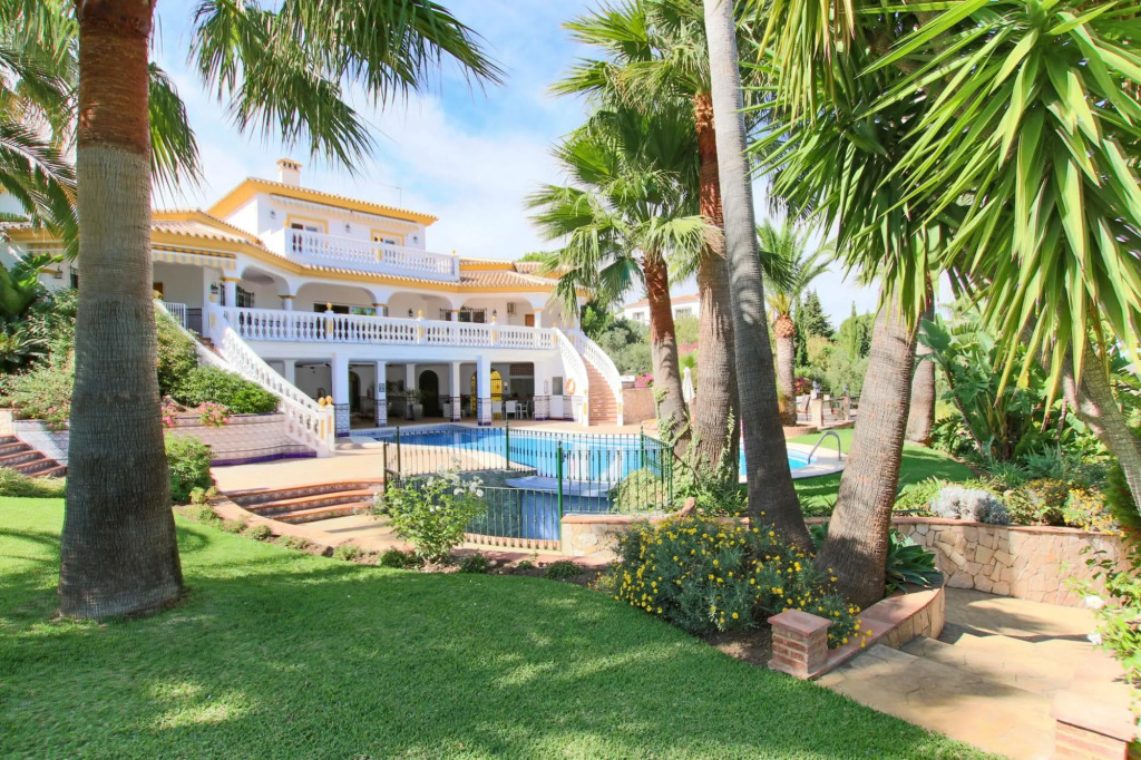 TESS Villa El Oasis
